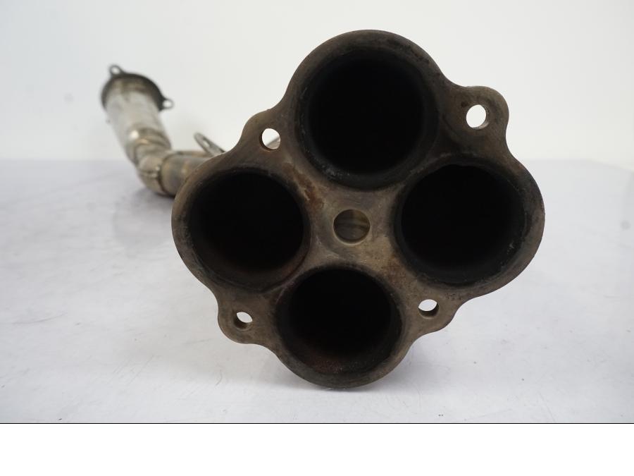 Snett uppifrån på Mellanrör från en Honda CBR 900 RR -2003 motorcykel.