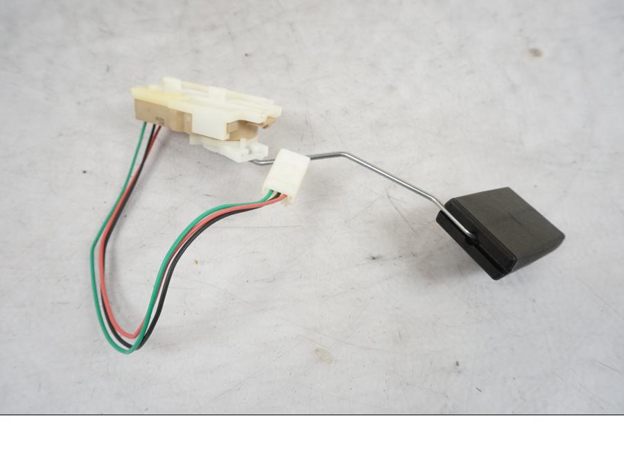 Baksidan på Bensintankgivare från en Triumph Bonneville T120 -2021 motorcykel.