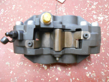 Baksidan på Bromsok från en Kawasaki ZZR 1200 -2002 motorcykel.