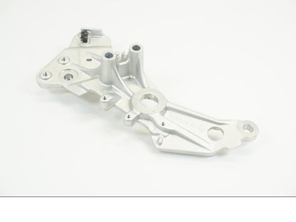 Höger sida på Fotpinnefäste från en BMW F 850 GS -2021 motorcykel.