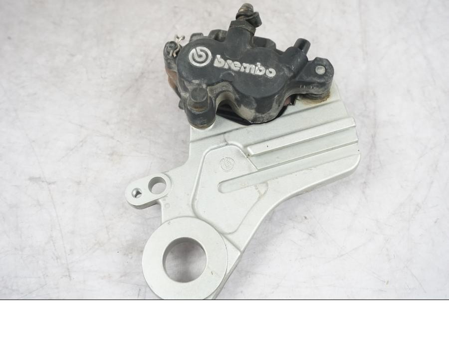 Framsidan på Bromsok från en KTM 1290 Super Adventure S -2022 motorcykel.