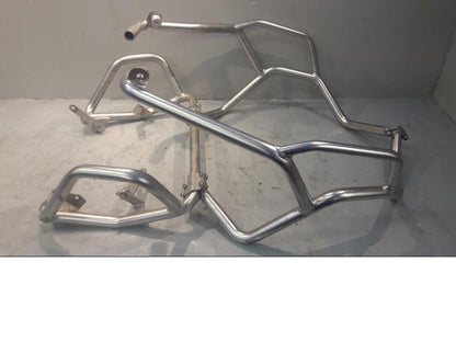 Framsidan på Motorskyddsbåge från en BMW F 700 GS -2015 motorcykel.