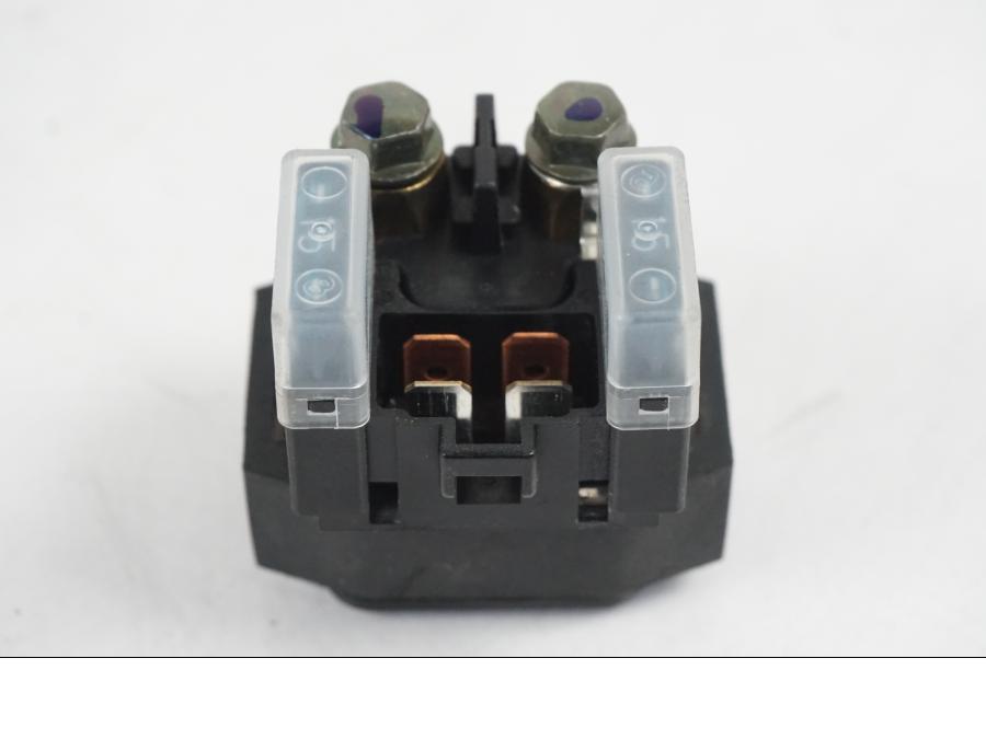 Höger sida på Startrelä från en Yamaha YZF 1000 R1 -2007 motorcykel.