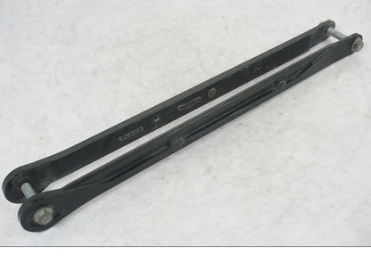 Framsidan på Svinglänkage från en Triumph Tiger Explorer -2013 motorcykel.