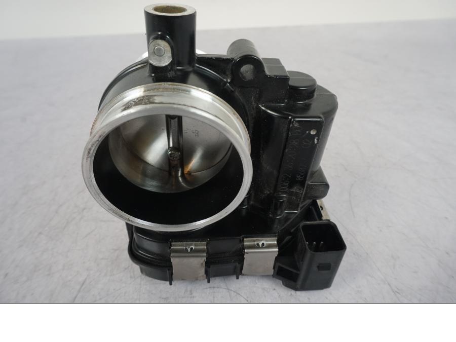 Framsidan på Spjällhus från en BMW R 1250 GS -2023 motorcykel.