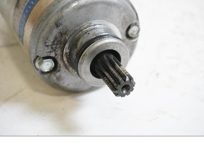 Baksidan på Startmotor från en Kawasaki ZX-9R -2000 motorcykel.