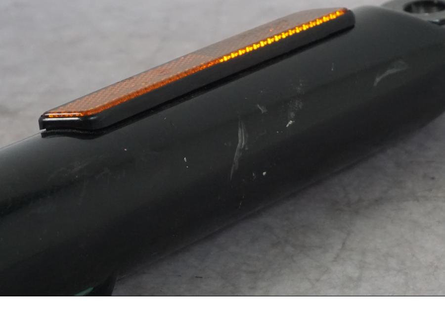 Snett uppifrån på Gaffelben från en H-D Dyna Fat Bob FXDF -2010 motorcykel.