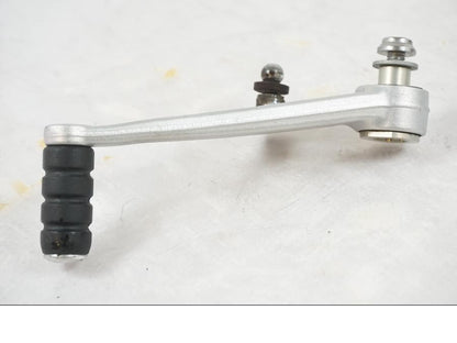 Snett nerifrån på Växelpedal från en BMW R 1250 GS -2021 motorcykel.