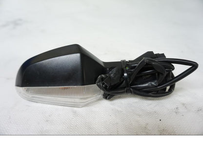 Vänster sida på Blinkers från en Kawasaki Z 800 -2013 motorcykel.