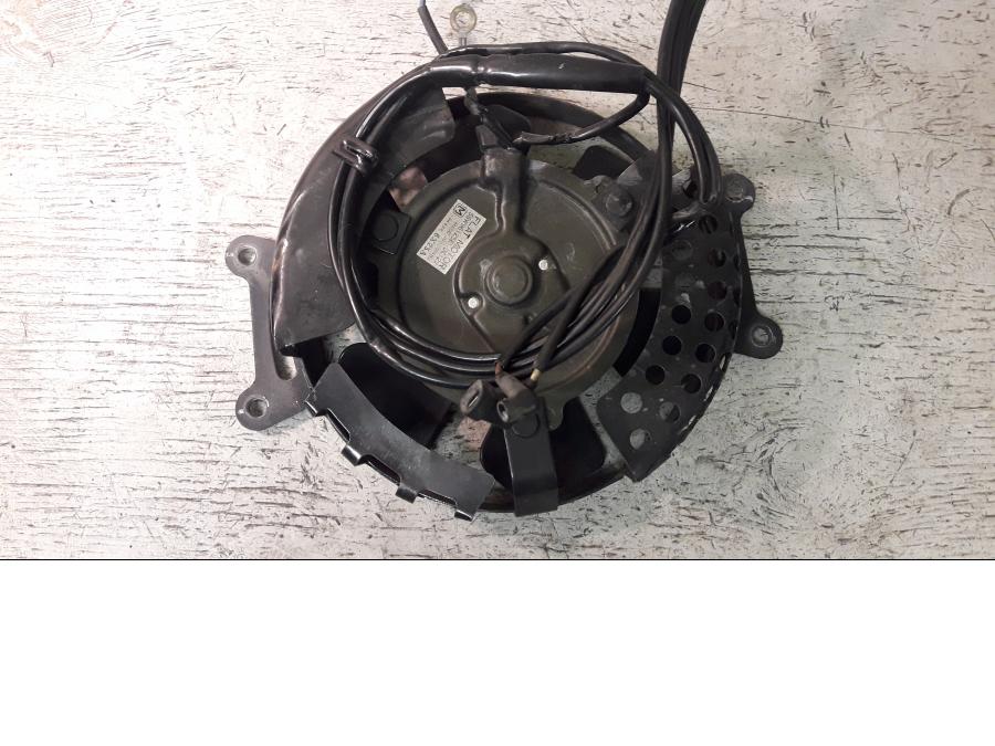 Baksidan på Vattenkylfläkt från en Kawasaki VN 1500 -1997 motorcykel.