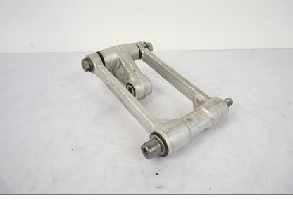 Vänster sida på Svinglänkage från en BMW S 1000 XR -2019 motorcykel.