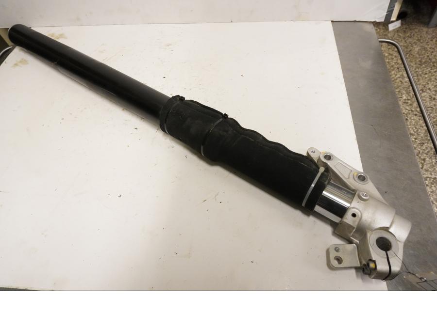 Framsidan på Gaffelben från en Husqvarna TR 650 Strada -2012 motorcykel.