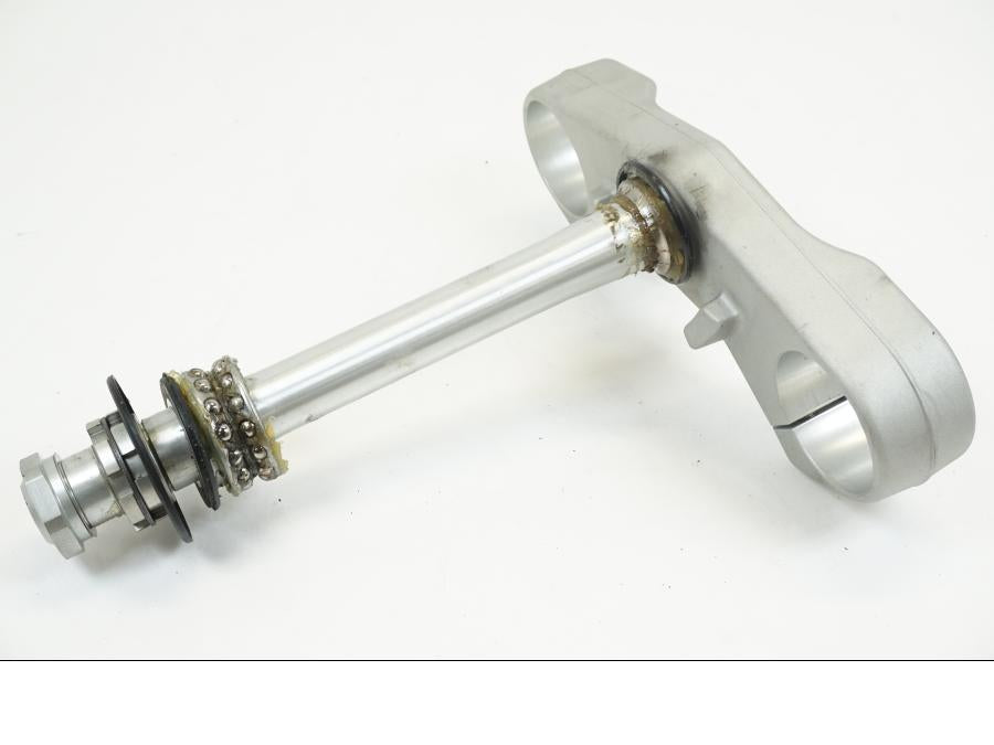 Baksidan på Gaffelkrona från en Triumph Tiger 1200 -2018 motorcykel.