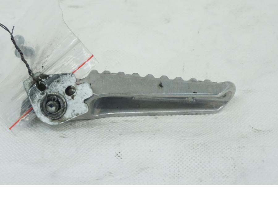 Baksidan på Fotpinne från en Honda CBR 1000 RR -2005 motorcykel.