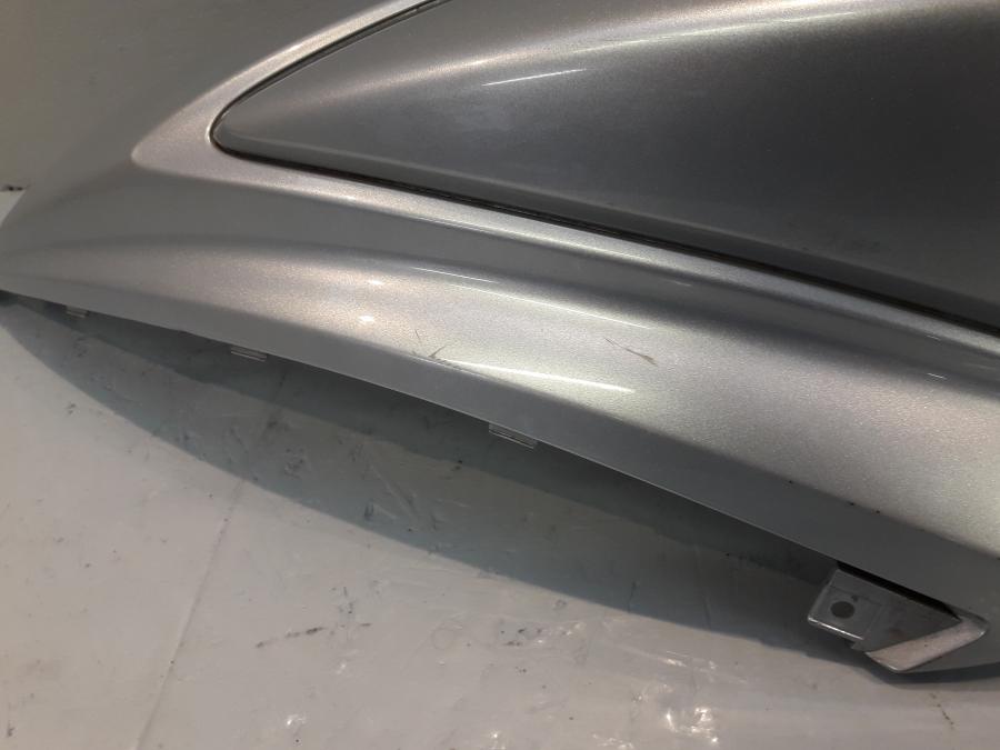 Höger sida på Bakvinge från en Yamaha Cygnus -2007 motorcykel.