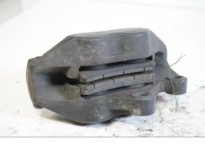 Höger sida på Bromsok från en BMW F 800 R -2011 motorcykel.