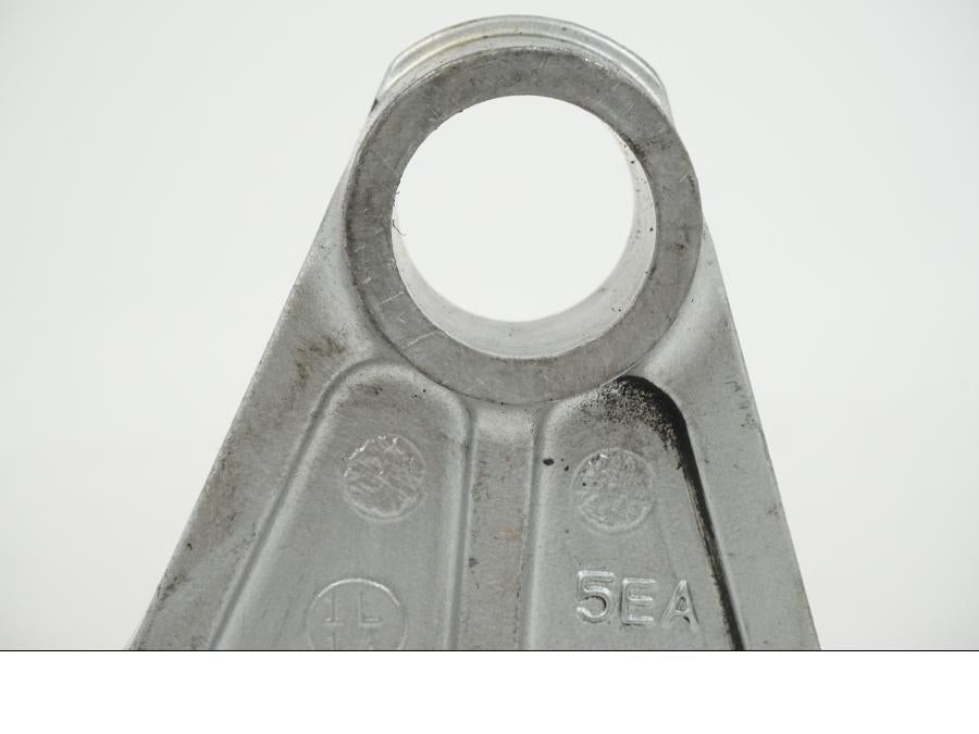 Vänster sida på Bromsoksfäste från en Yamaha XJR 1300 -2002 motorcykel.