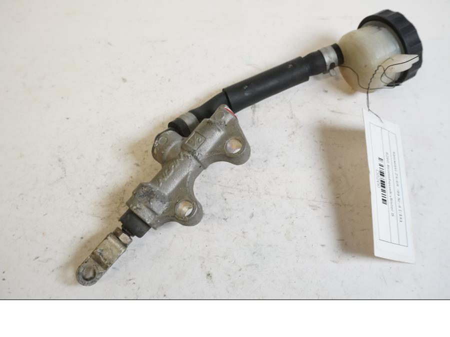 Framsidan på Bromshuvudcylinder från en Kawasaki ZX-6R -1999 motorcykel.