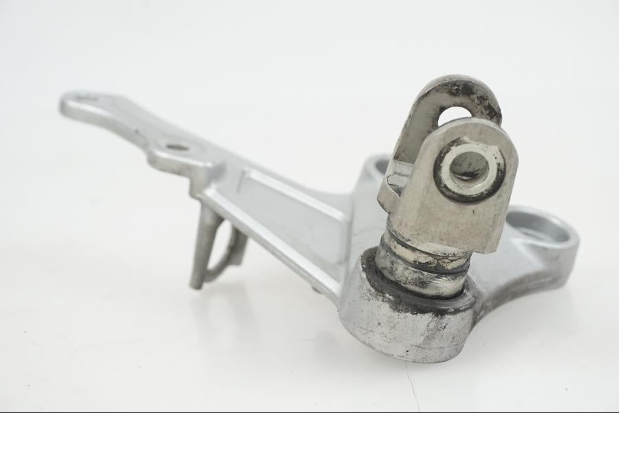 Baksidan på Fotpinnefäste från en Suzuki GSX-R 1000 -2007 motorcykel.