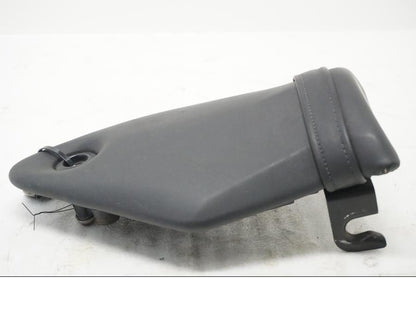 Baksidan på Sadel från en BMW S 1000 RR -2010 motorcykel.