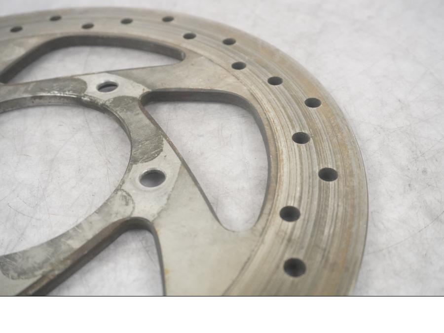 Vänster sida på Bromsskiva från en H-D V-Rod 1130 -2006 motorcykel.