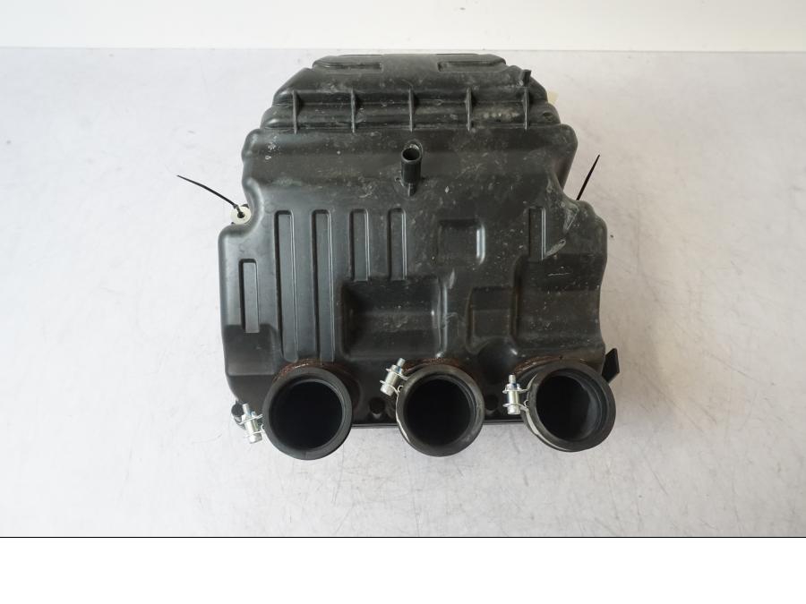 Snett uppifrån på Luftburk från en Yamaha MT-09 -2016 motorcykel.