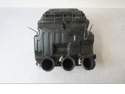 Snett uppifrån på Luftburk från en Yamaha MT-09 -2016 motorcykel.