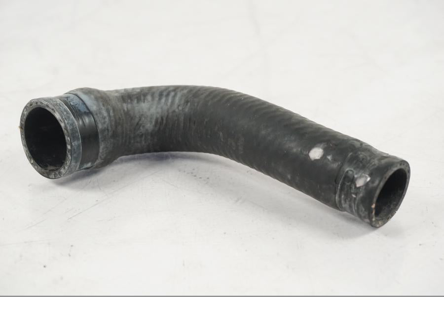 Höger sida på Vattenkyl Slang Set från en MV Agusta Dragster -2014 motorcykel.