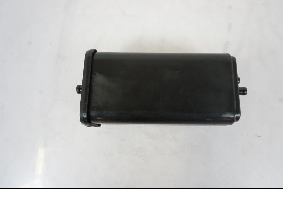 Snett uppifrån på Fuel Evap System från en KTM 790 Duke -2019 motorcykel.