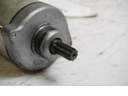 Baksidan på Startmotor från en Honda CBR 900 RR -1999 motorcykel.