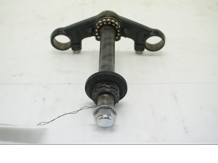 Baksidan på Gaffelkrona från en Yamaha YZF-R 125 -2008 motorcykel.