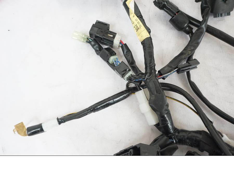 Snett uppifrån på Kabelstam från en Yamaha MT-09 -2020 motorcykel.