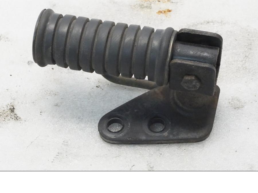 Framsidan på Fotpinne från en Yamaha XVS 650 -1999 motorcykel.