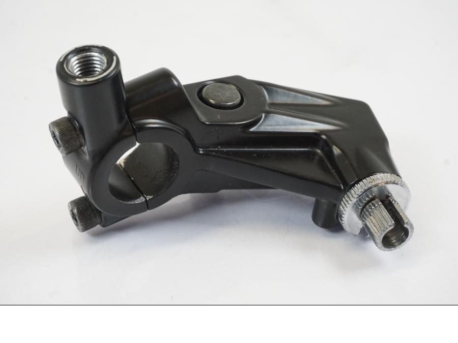 Framsidan på Kopplingsklo från en Triumph Trident -2021 motorcykel.