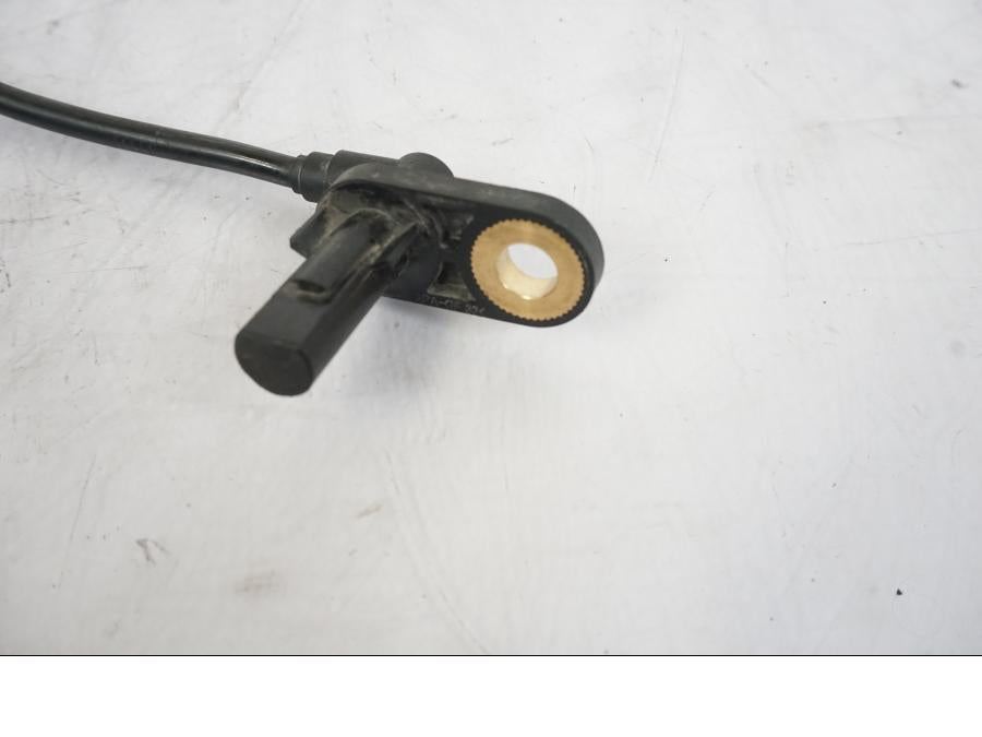 Baksidan på ABS givare från en Kawasaki ER-6N -2012 motorcykel.