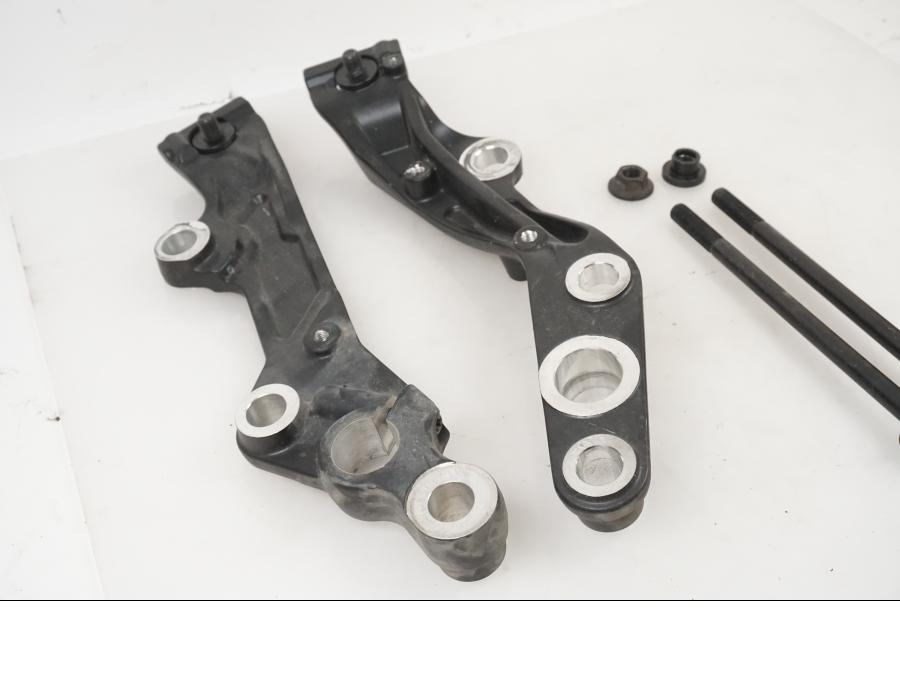 Höger sida på Ramdel från en H-D Adventure Pan America Special RA1250S -2021 motorcykel.