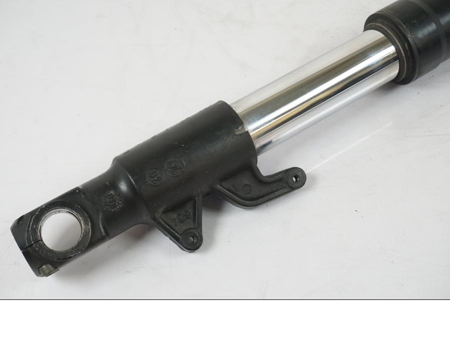 Extrabild3 på Gaffelben från en Aprilia RS 125 -2000 motorcykel.