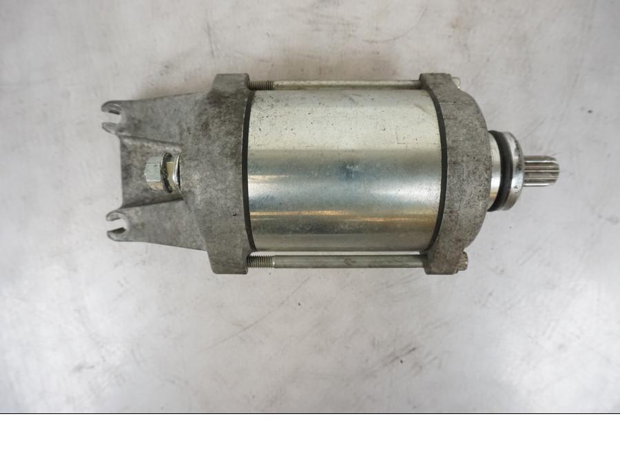 Höger sida på Startmotor från en Kawasaki Versys 650 -2014 motorcykel.