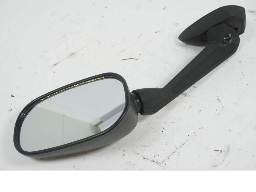 Höger sida på Backspegel från en Yamaha XJ 6 -2011 motorcykel.