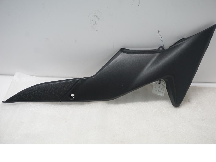 Framsidan på Sidopanel från en Suzuki SV 650 -2016 motorcykel.