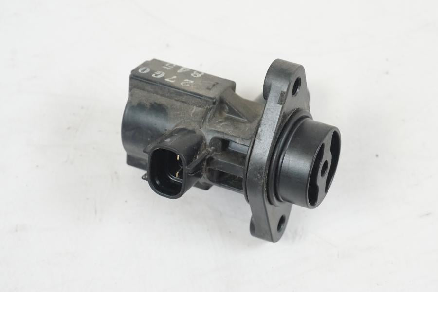 Framsidan på Second Air från en Suzuki VZR 1800 -2009 motorcykel.