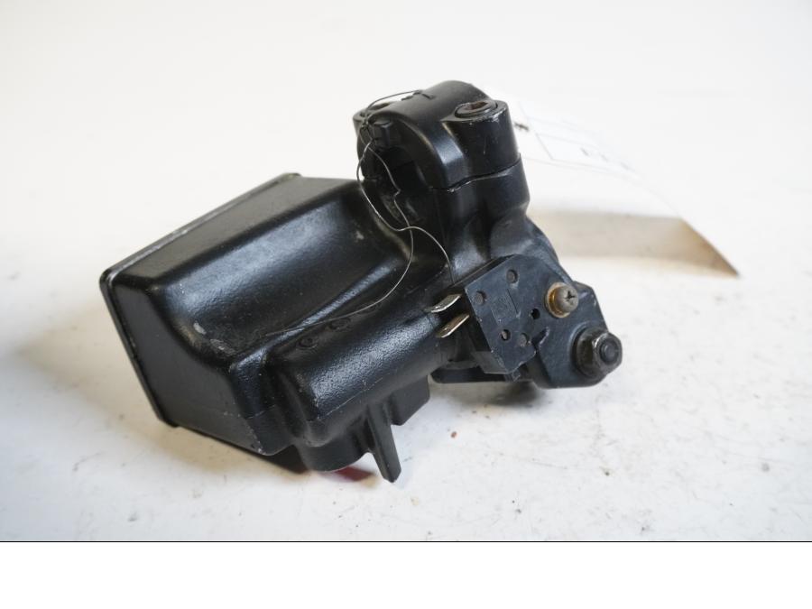 Höger sida på Bromshuvudcylinder från en Kawasaki ZX-12R -2000 motorcykel.