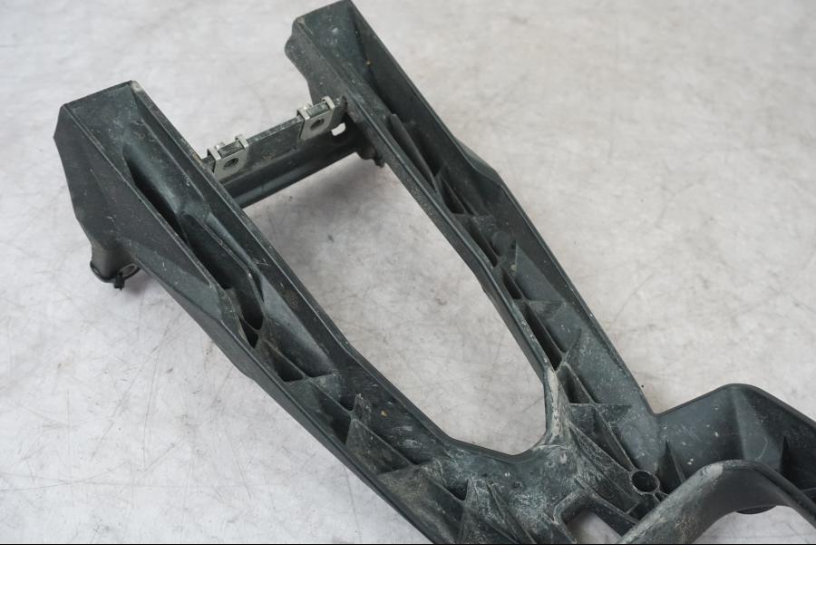 Snett uppifrån på Skylthållare från en BMW F 800 R -2018 motorcykel.