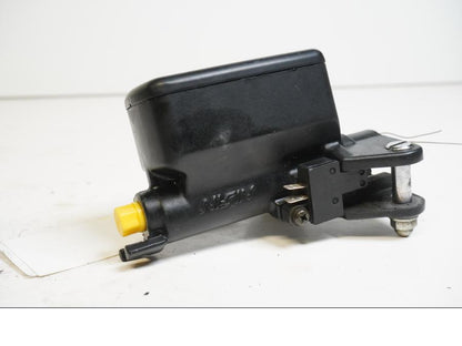 Baksidan på Kopplingslavcylinder från en Honda CBR 1100 XX -1997 motorcykel.