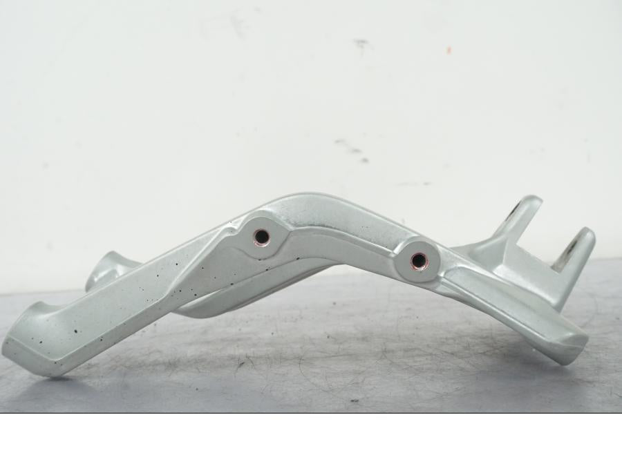 Snett uppifrån på Fotpinnefäste från en Ducati Multistrada 1158 V4 -2023 motorcykel.