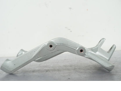 Snett uppifrån på Fotpinnefäste från en Ducati Multistrada 1158 V4 -2023 motorcykel.