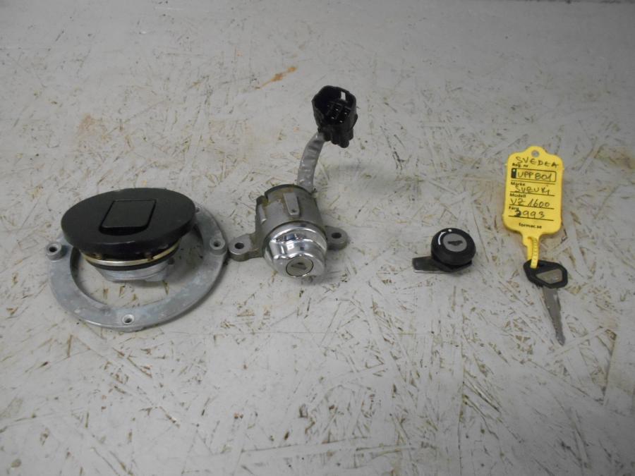 Framsidan på Låssats från en Suzuki VZ 1600 -2004 motorcykel.