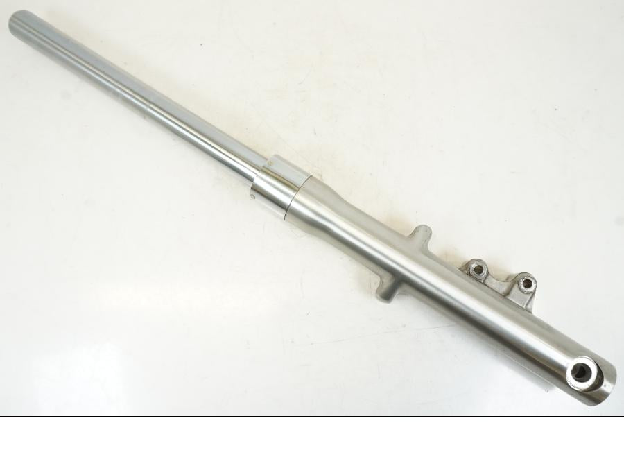 Framsidan på Gaffelben från en Kawasaki VN 800 -2000 motorcykel.