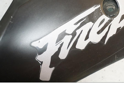 Snett nerifrån på Magkåpa från en Honda CBR 900 RR -1996 motorcykel.