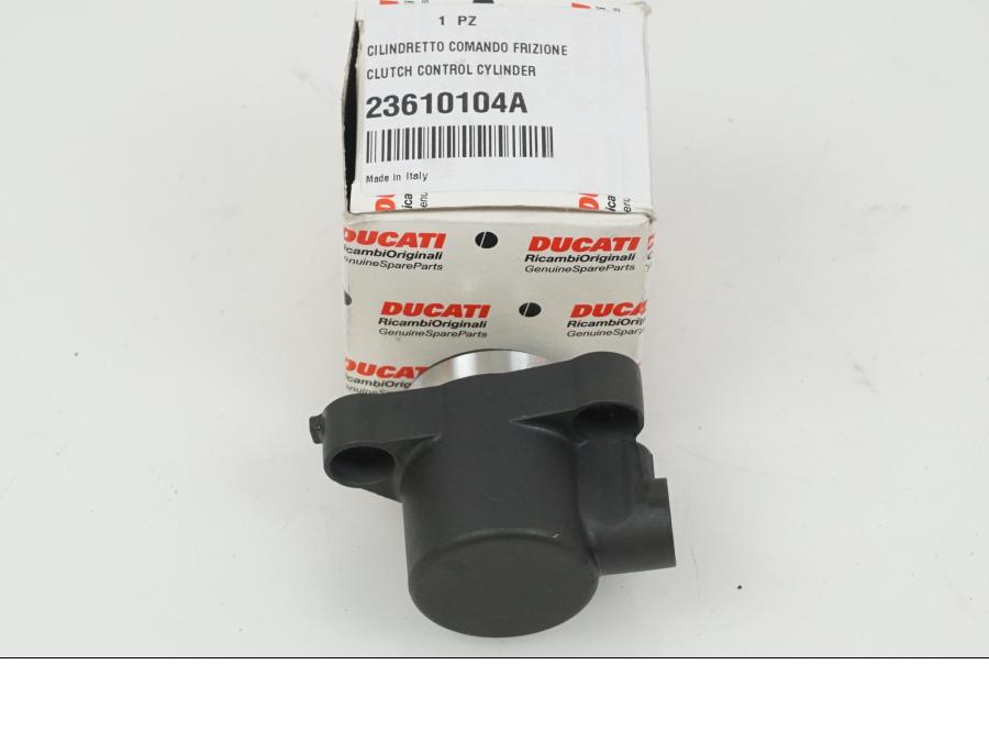 Framsidan på Kopplingslavcylinder från en Ducati Monster 900 -1999 motorcykel.